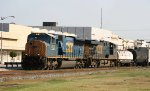 CSX 4828 leads train Q405 southbound